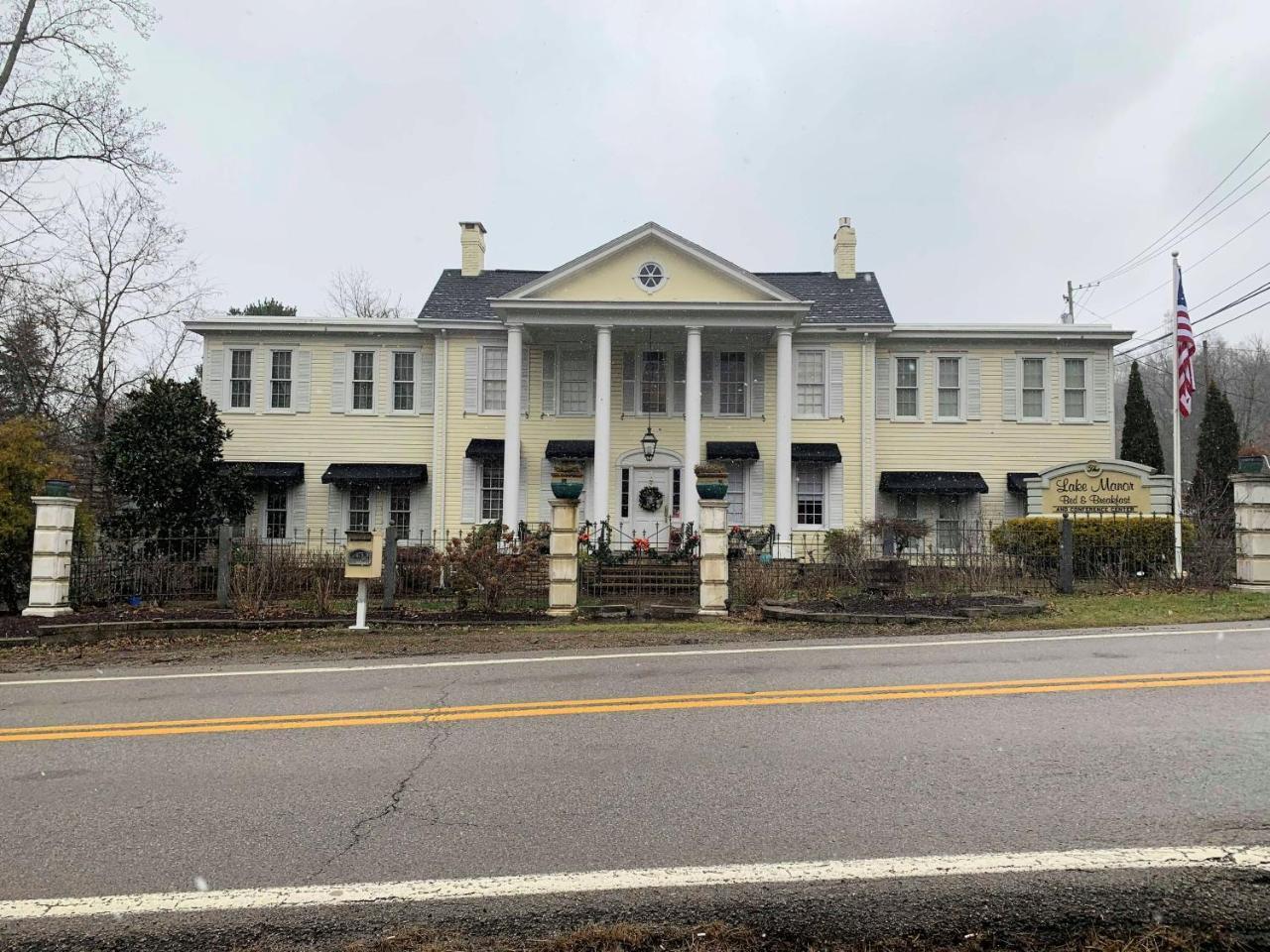 The Lake Manor Bed and Breakfast Morgantown Buitenkant foto