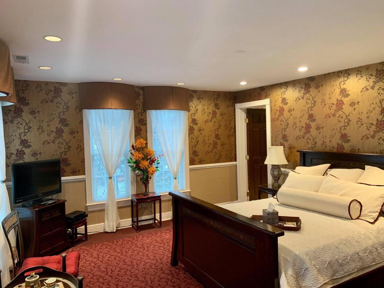 The Lake Manor Bed and Breakfast Morgantown Buitenkant foto