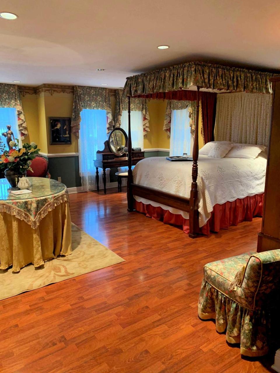 The Lake Manor Bed and Breakfast Morgantown Buitenkant foto